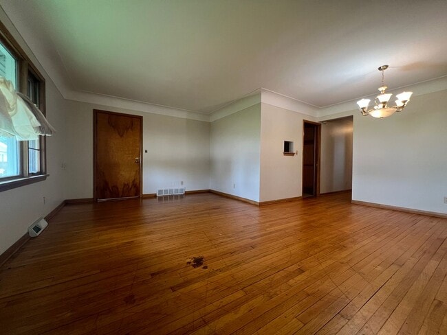 Building Photo - 26202 Lakeshore Blvd