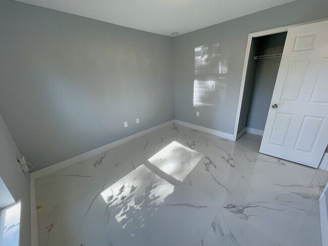 Building Photo - AKACHER01