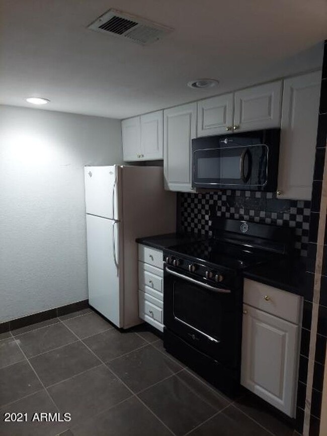Building Photo - ADORABLE CENTRAL PHOENIX CONDO!!