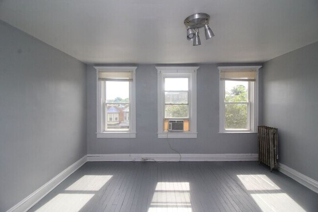 Building Photo - 3010 Guilford Ave