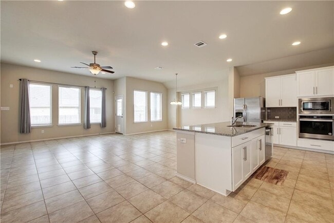 Building Photo - 104 Finley St