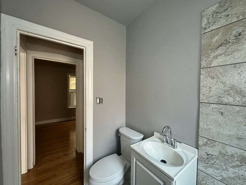 Building Photo - 4031 W Melrose St