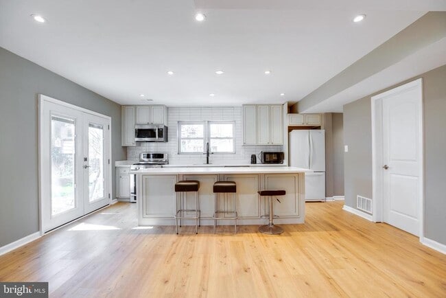Building Photo - 3923 Forest Grove Dr