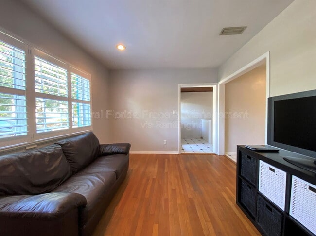 Building Photo - 256 E Crystal Lake St