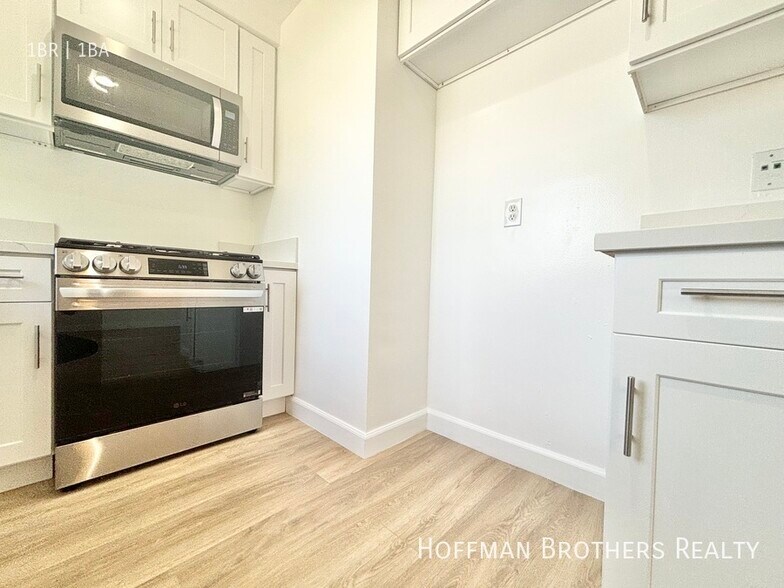 Building Photo - 6337 Whitsett Ave