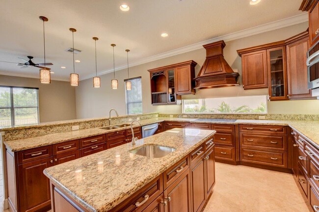 Building Photo - 6669 Cobia Cir