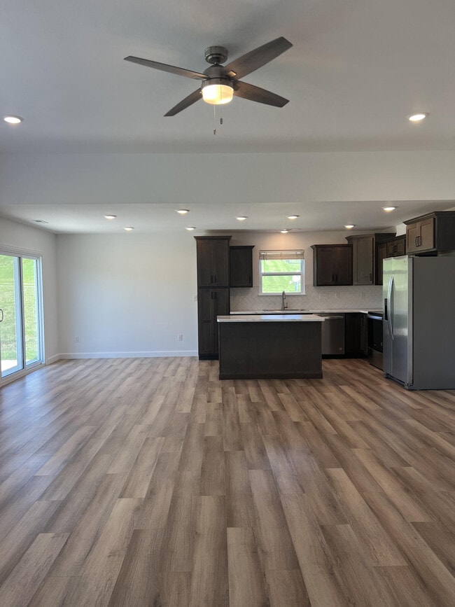 Building Photo - 3713 Swan Ct