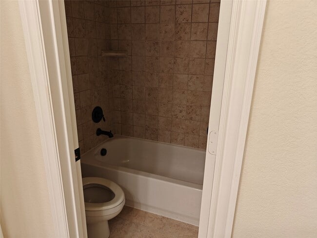 Building Photo - 5551 Twin Rivers Ln