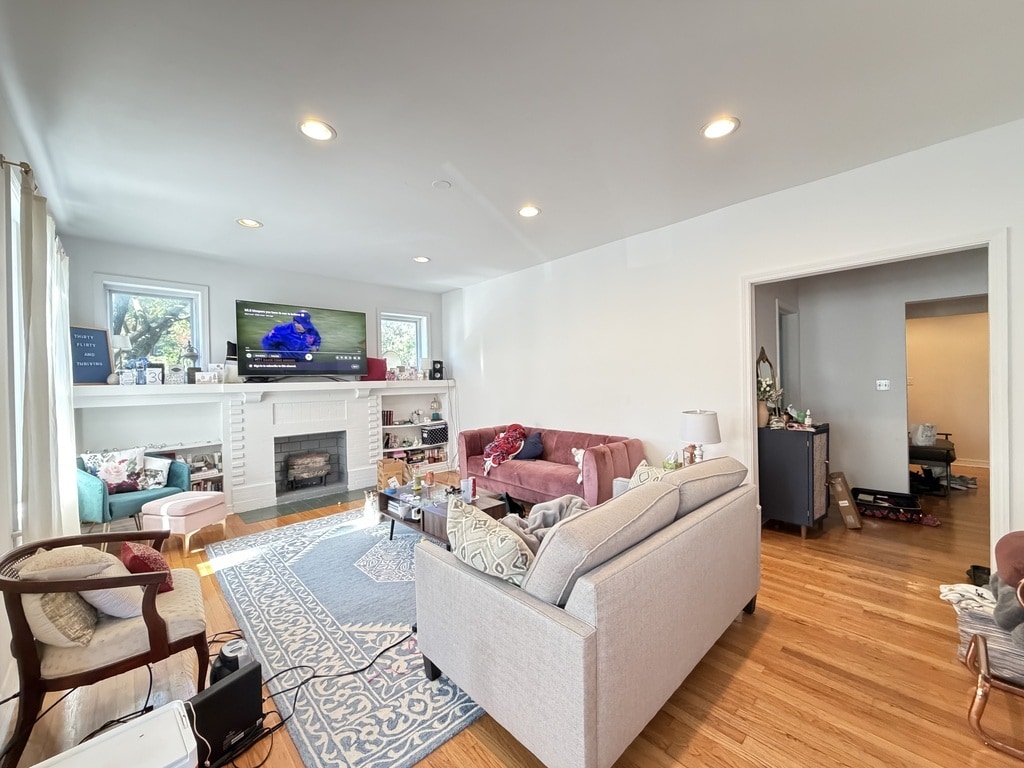 Building Photo - 3455 N Bosworth Ave