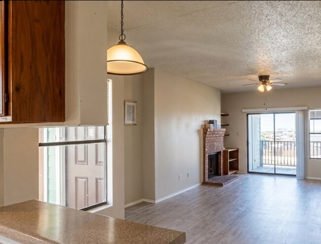Building Photo - 2407 W Slaughter Ln
