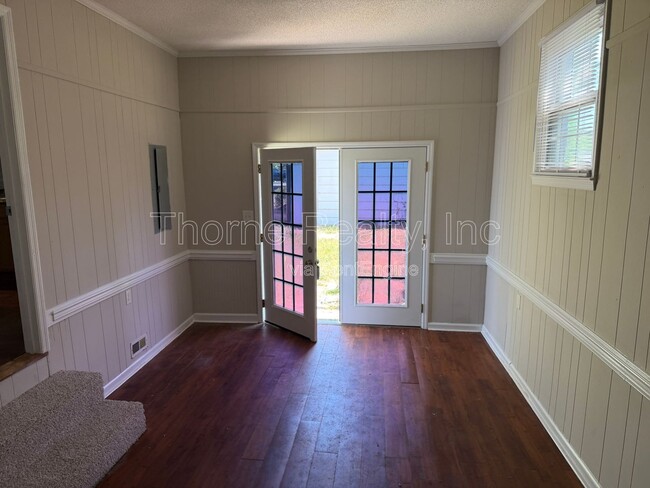 Building Photo - 707 Ward Dr