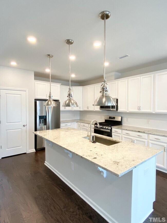 Building Photo - 1046 Commack Dr