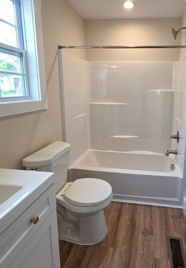 Building Photo - Knoxville 37921 - Brand New 3 Bedroom, 2 Full Bath Duplex Unit near downtown and Western Avenue -...