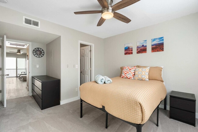 Building Photo - 740 W Elm St