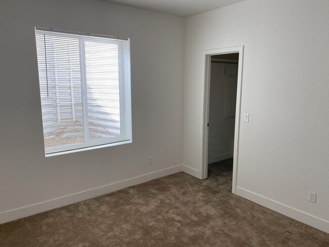 Building Photo - Stunning 4 bed 3.5 bath in Johnstown.