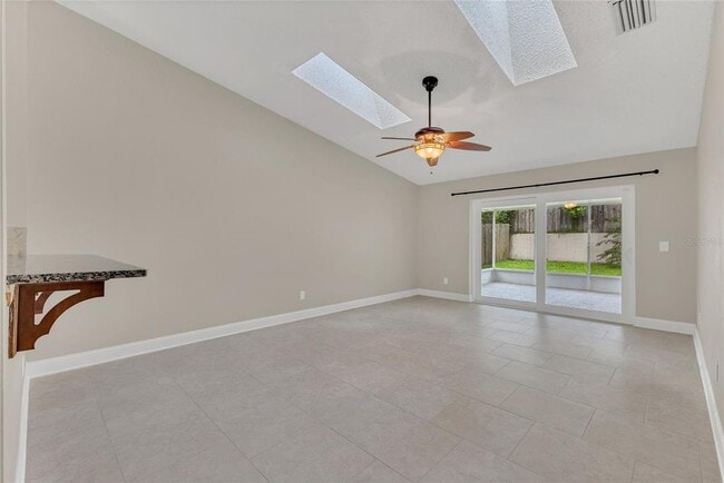 Building Photo - 1052 Dees Dr