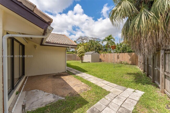 Building Photo - 9130 SW 101st Ave