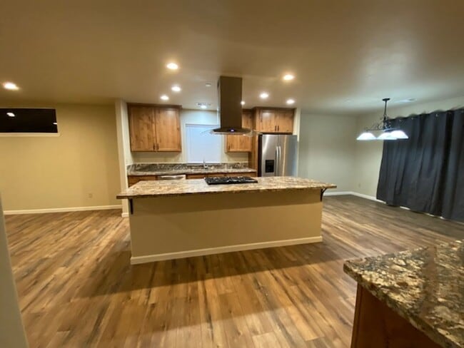 Building Photo - Simply gorgeous 3/2 with 2 car garage, dog...