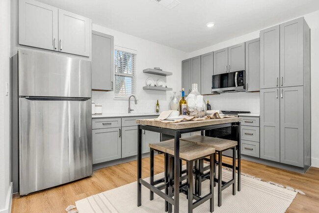Building Photo - 5313 Reiger Ave