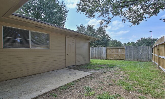 Building Photo - 22317 Tree House Ln