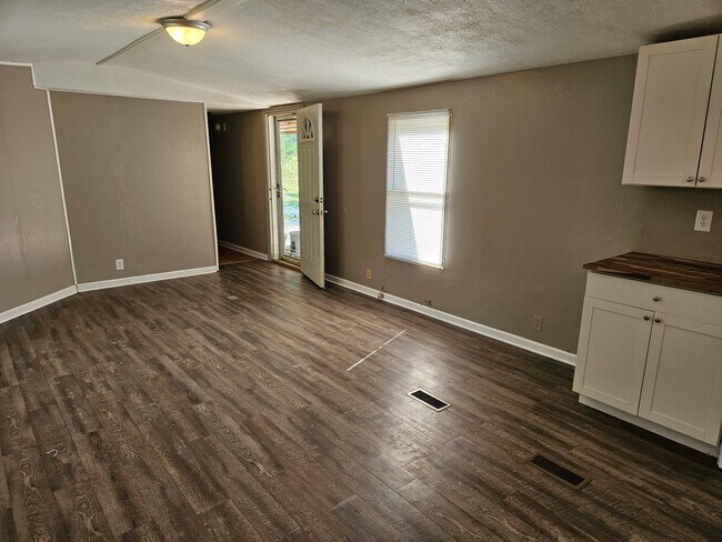 Building Photo - 8565 Pedigo Rd