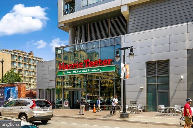 Building Photo - 1300 4th St SE