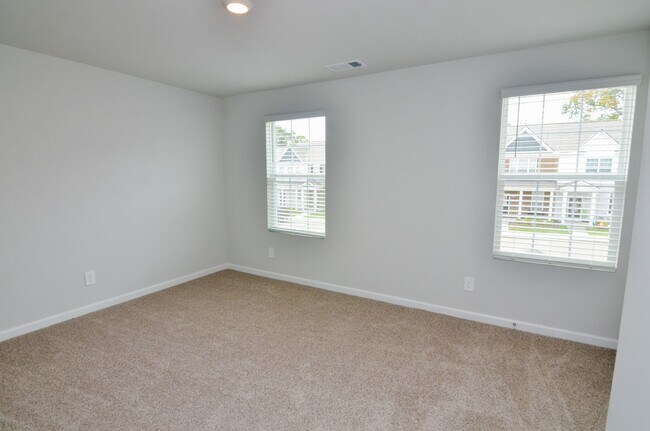 Building Photo - 1017 Keyes Pl