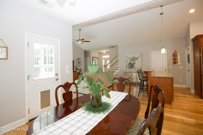 Building Photo - 5 Kemper Woods Ct