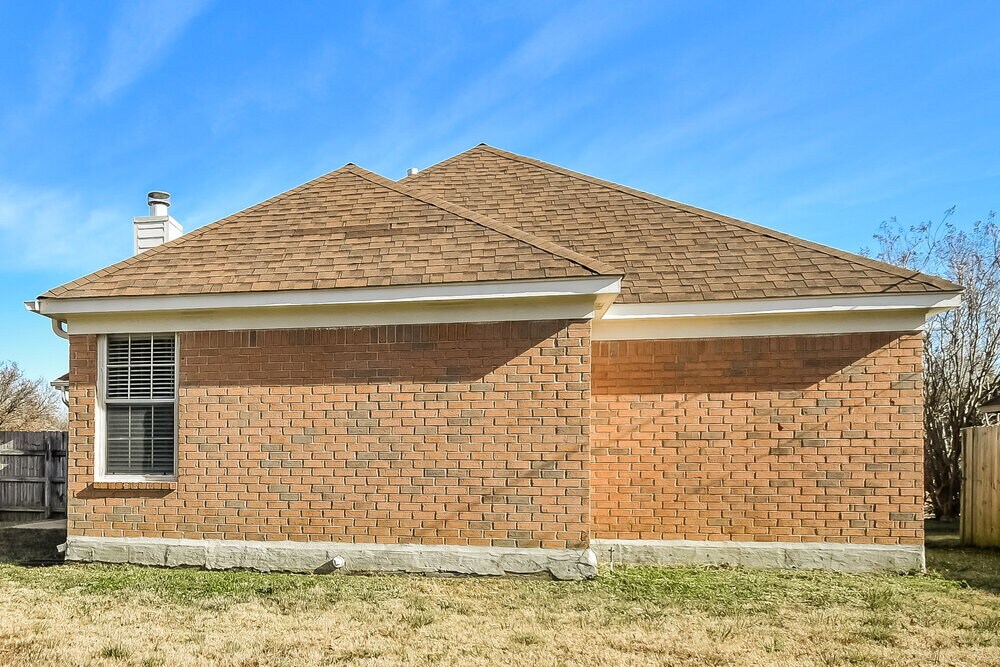 Building Photo - 4127 Lake Cross Dr W