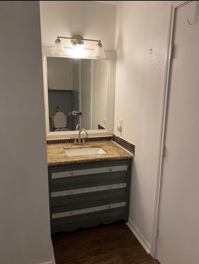 Building Photo - 111 E Southland Ave