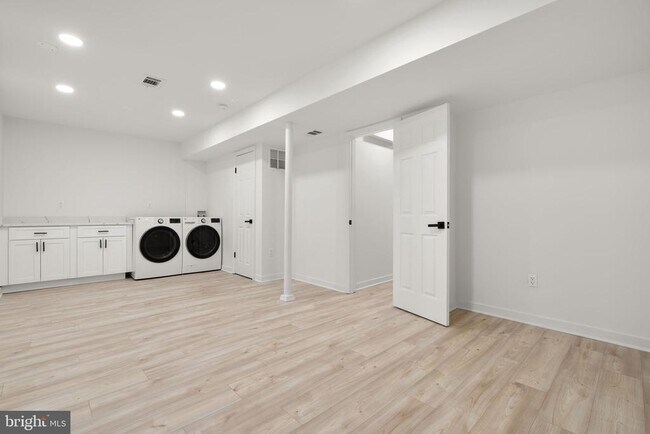 Building Photo - 2339 N Powhatan St