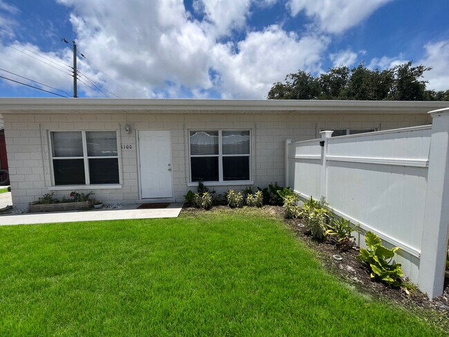 Building Photo - 1100 NW 16th St