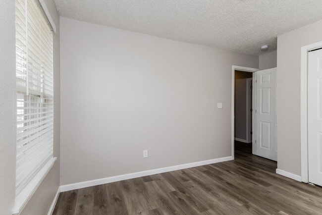 Building Photo - 8043 Southern Trails Pl