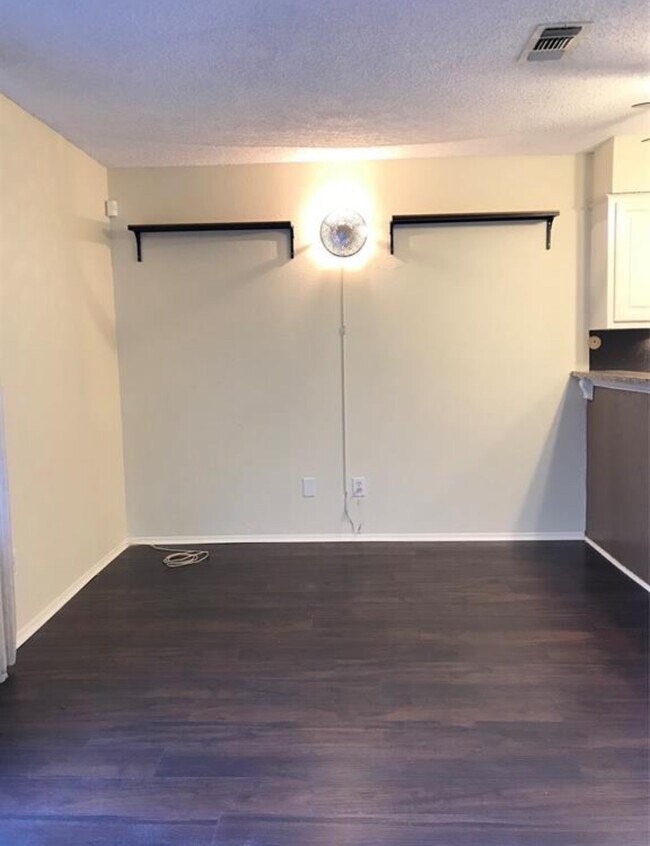 Building Photo - 11699 Village Pl Dr