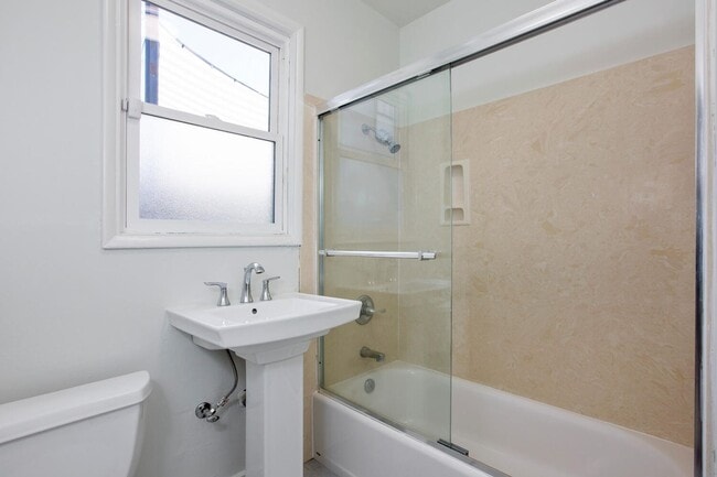 Building Photo - Two Bedroom Home w/ Parking, Private Yard, Laundry + More!