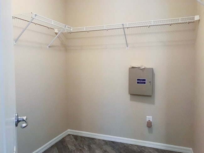 Building Photo - Beautiful 3 Bedroom 2 Bath for Rent in Spring Hill!