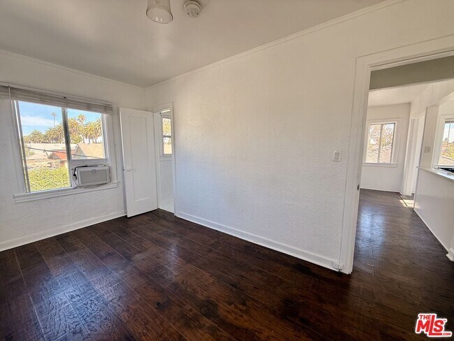 Building Photo - 3883 S Gramercy Pl