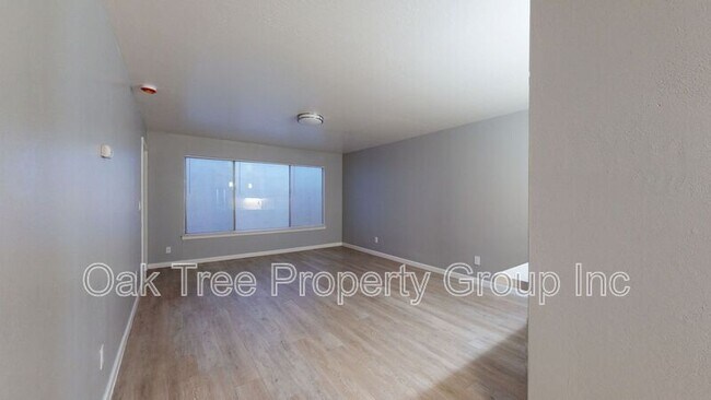 Building Photo - Oak Grove - 351 Lester
