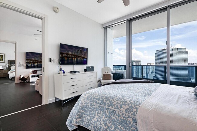 Building Photo - 200 Biscayne Blvd Way