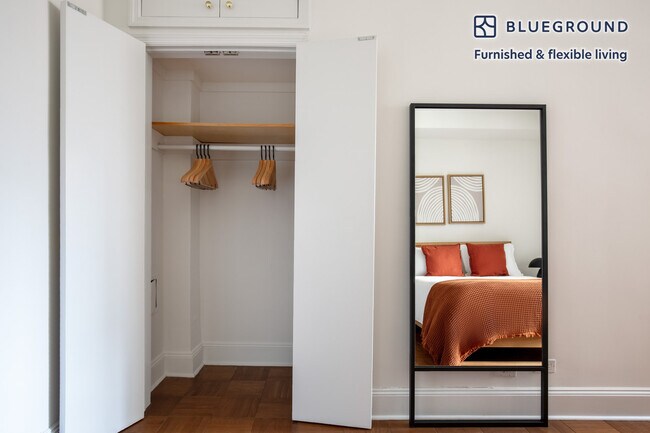 Building Photo - 952 5th Ave