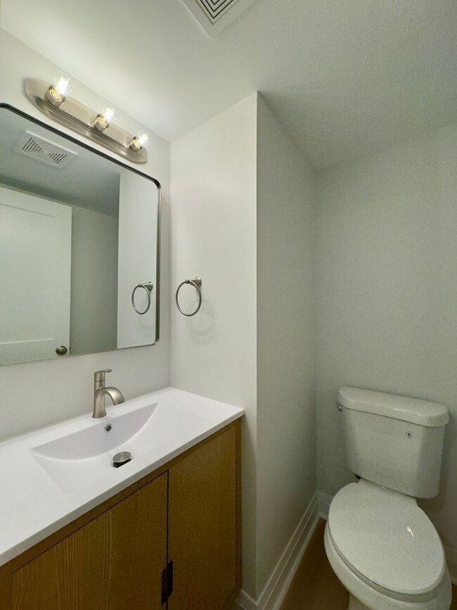 Building Photo - Renovated 3 Bed / 1.5 Bath in Essex | Parking Pad | Available 1/19/2026