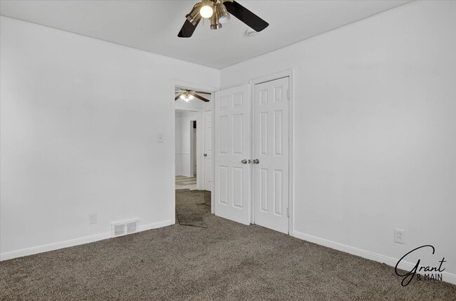 Building Photo - $1300 3 bedrooms