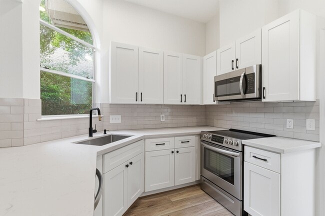 Building Photo - 23 Cedar Chase Pl