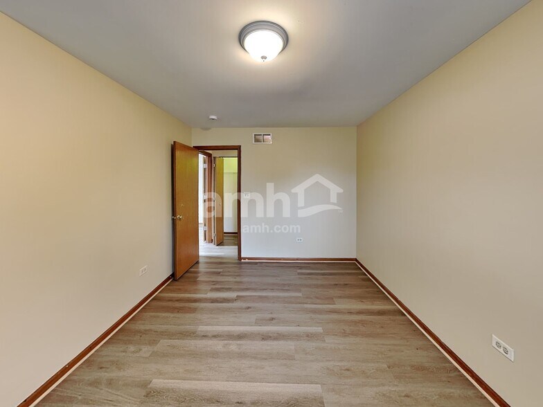 Building Photo - 3826 Hennepin Ct