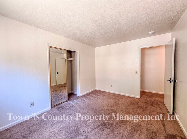 Building Photo - 26142 Carmel Knolls Dr