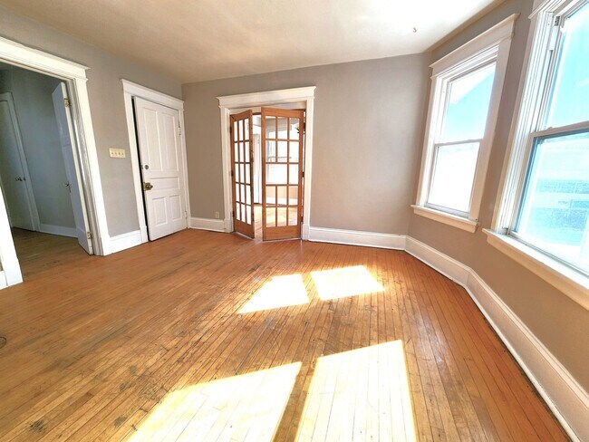 Building Photo - ENTEGJ - 3027-3029 N Holton Ave