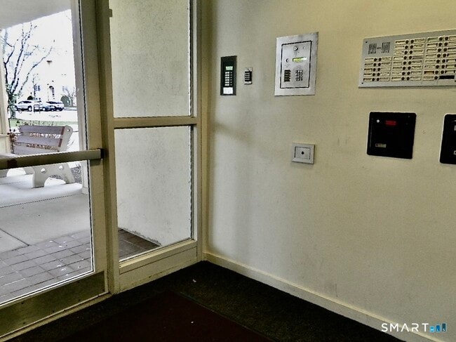 Building Photo - 75 Washington Ave