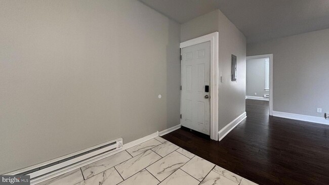 Building Photo - 1915 W Erie Ave