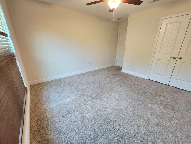 Building Photo - Welcome to this stunning 4-bedroom, 3-bath...