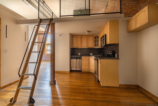 Building Photo - 325 Myrtle Ave